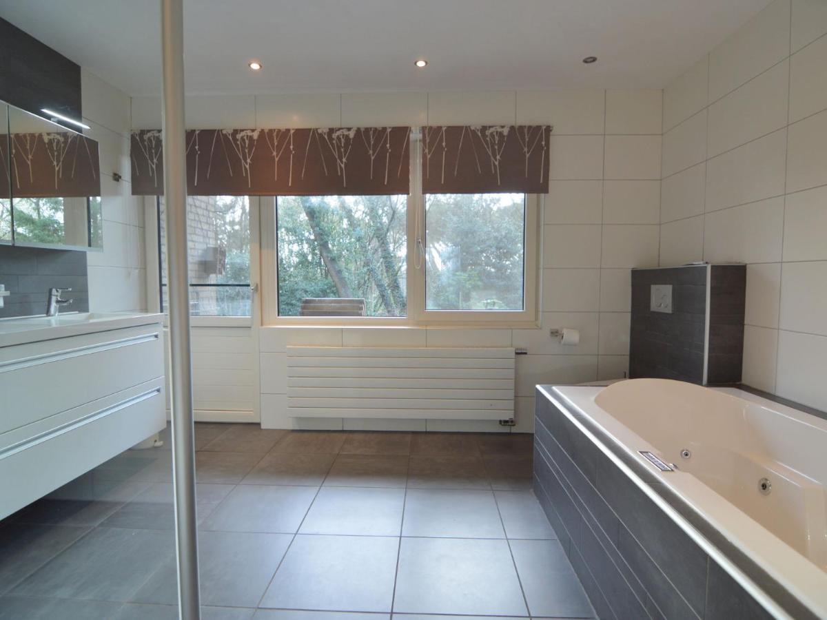 Stunning Villa In Venhorst With Sauna Exterior foto
